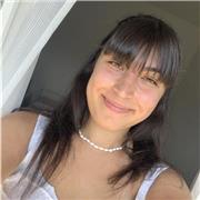 offro lezioni di inglese e francese per alunni di scuola media e superiore. Sono neodiplomata al liceo linguistico con 100/100 e con certificazioni C1 in inglese e B2 in francese. Ho conseguito doppio diploma Esabac in francese con il massimo dei voti